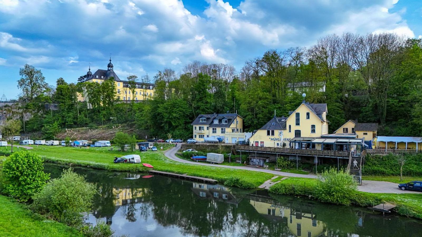 Riverside Idyllisch Direkt An Der Lahn *