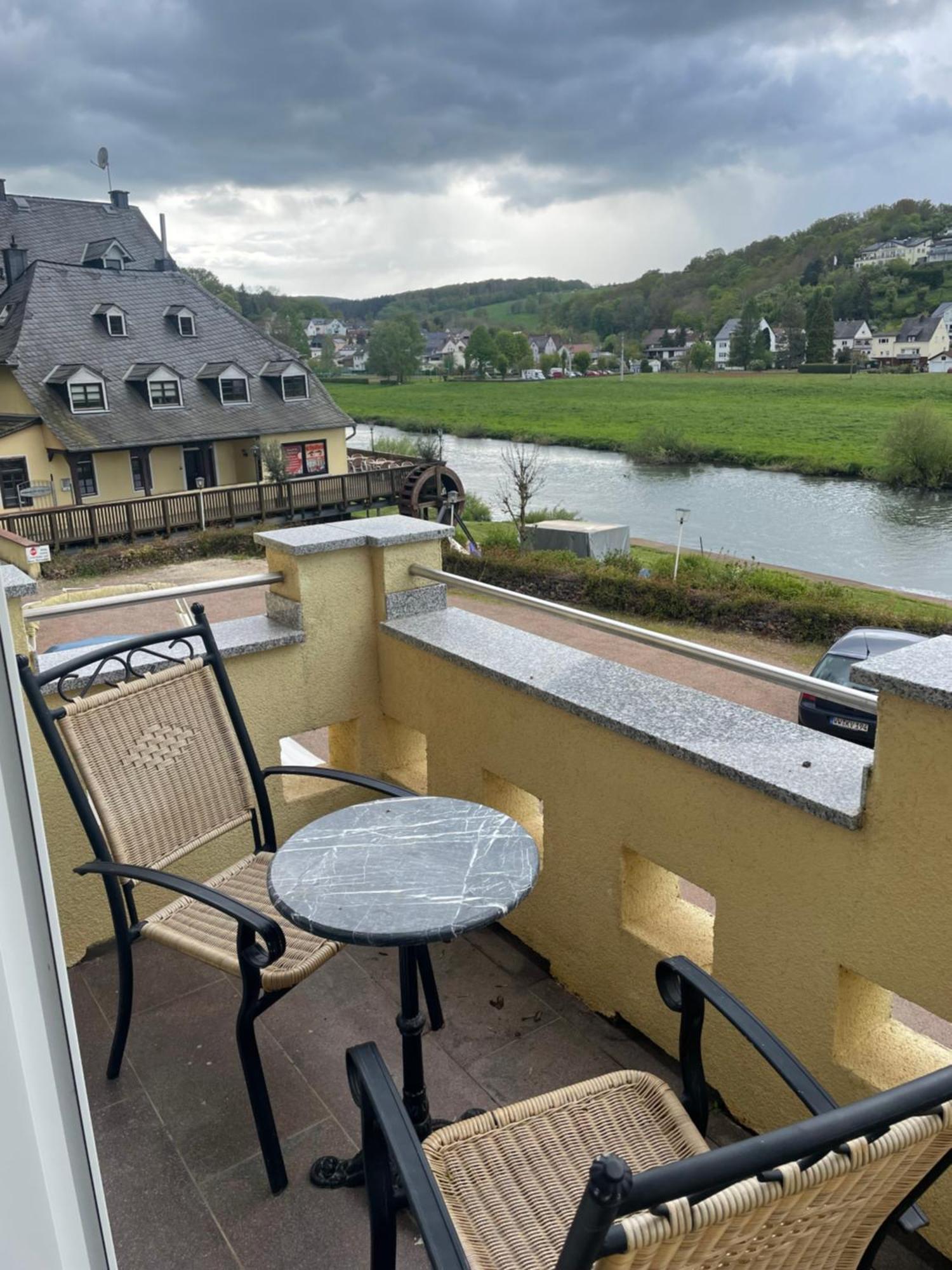 Riverside Idyllisch Direkt An Der Lahn